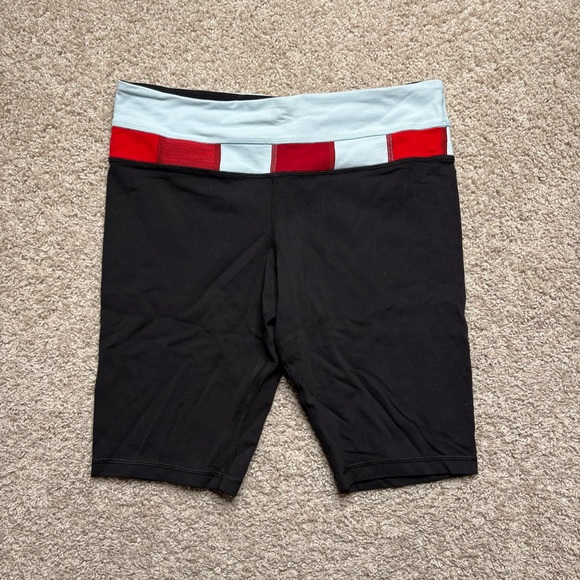 Lululemon Reverse Groove Short - Picture 1 of 6